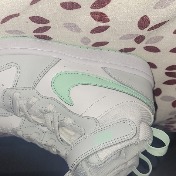 nmd_r1 shoes black and red